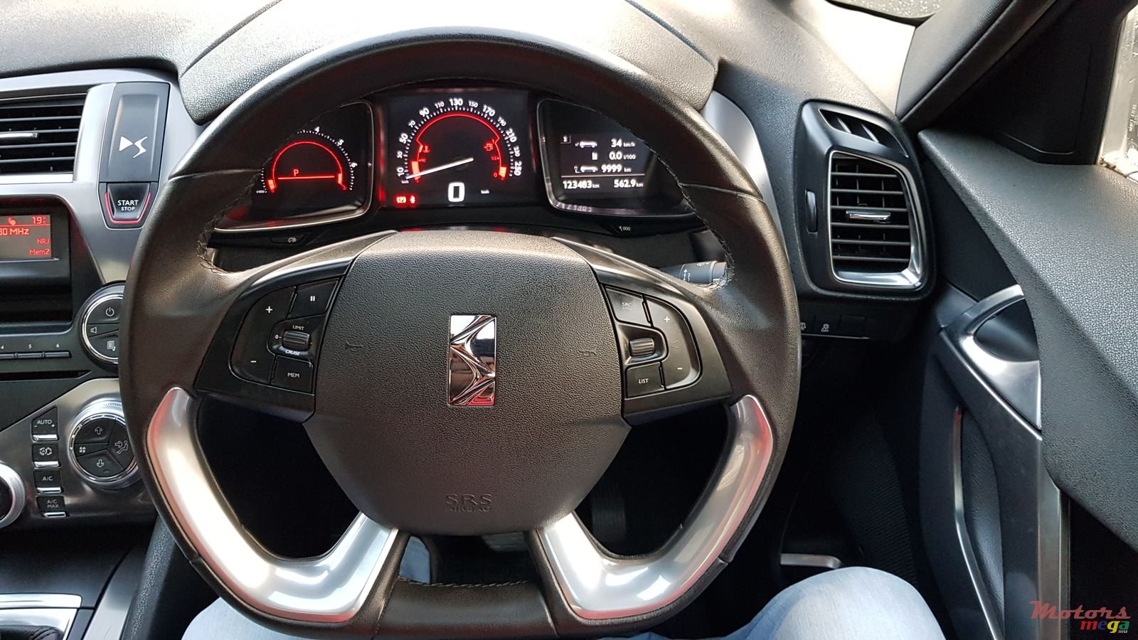 2014' Citroen DS5 Automatic photo #5