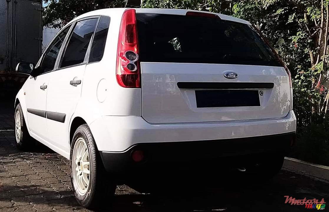 2007' Ford Fiesta photo #2