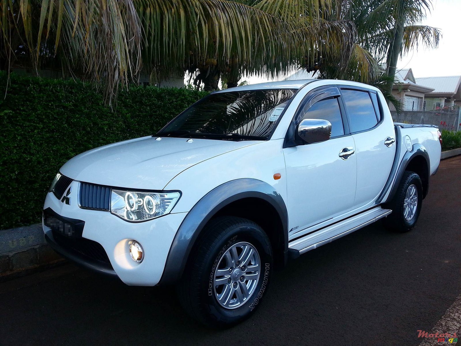 2010' Mitsubishi L 200 SPORTERO (4x4) photo #1