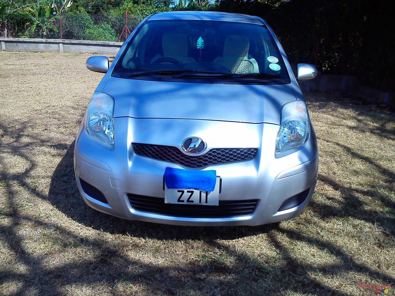 2011' Toyota Vitz photo #4