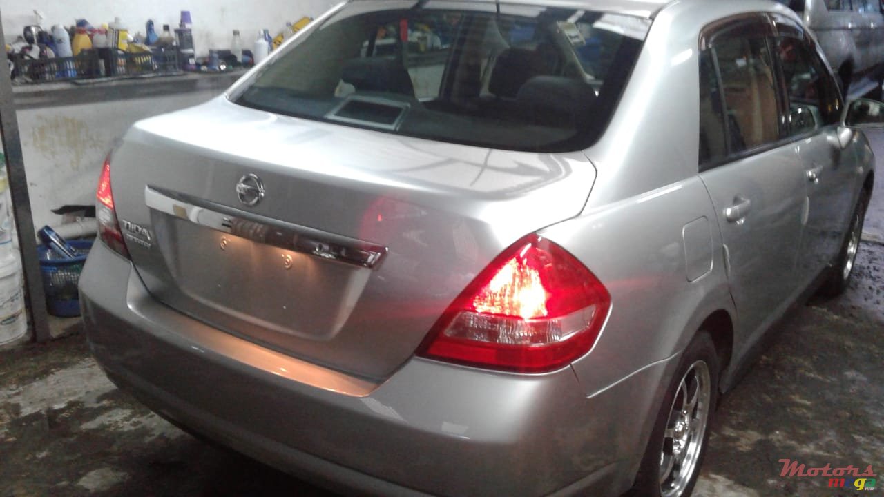 2006' Nissan Tiida photo #1