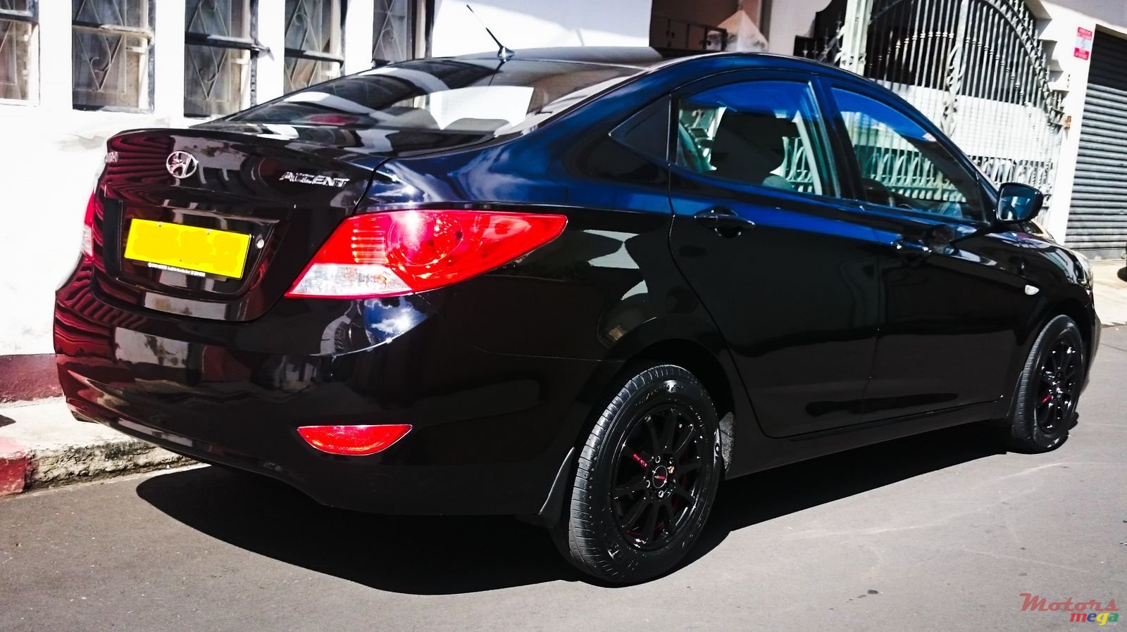 2011' Hyundai Accent photo #2