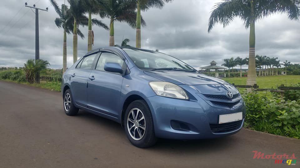 2007' Toyota Belta photo #1