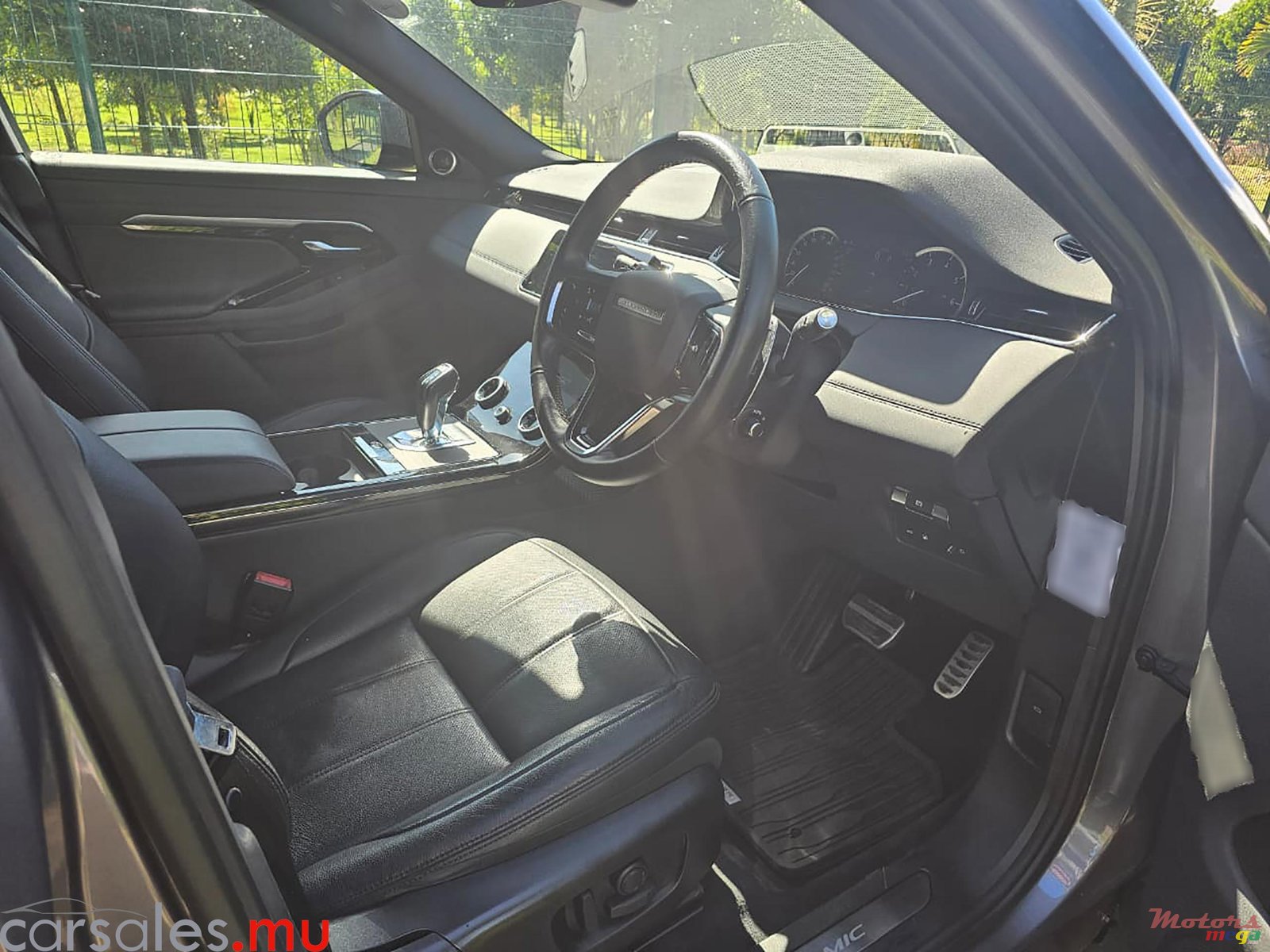 2024' Land Rover Range Rover Evoque P300e Plug-In Hybrid photo #6