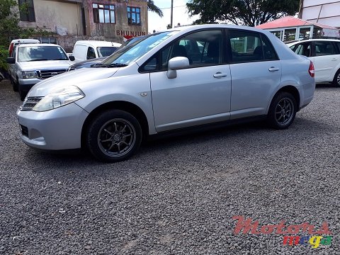 2009' Nissan Tiida photo #1
