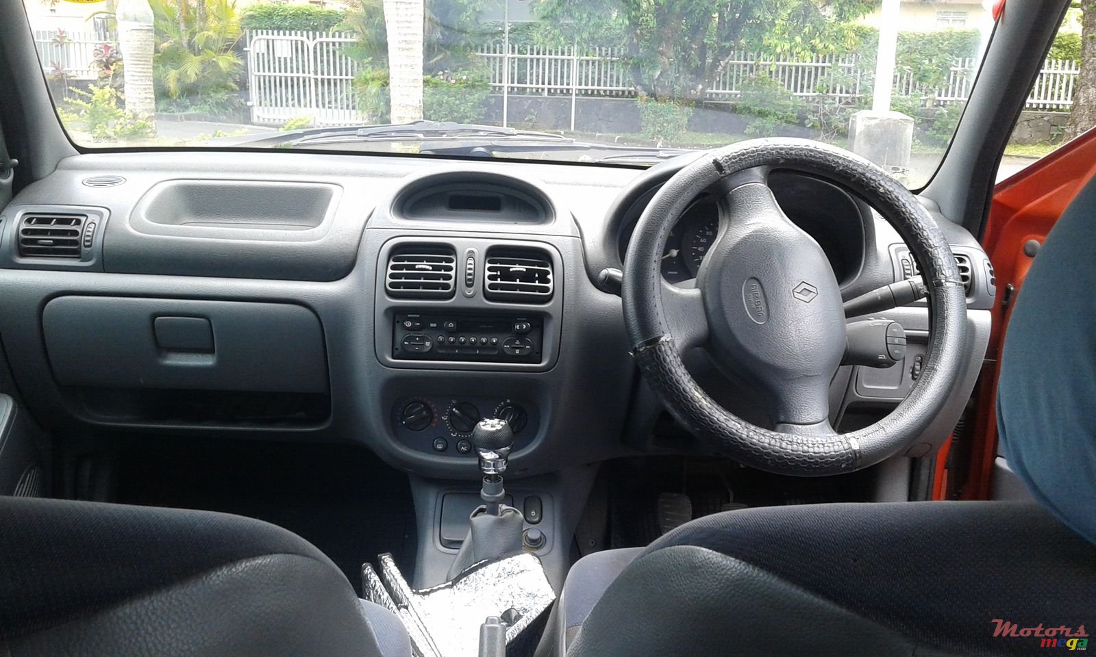 1998' Renault Clio photo #1