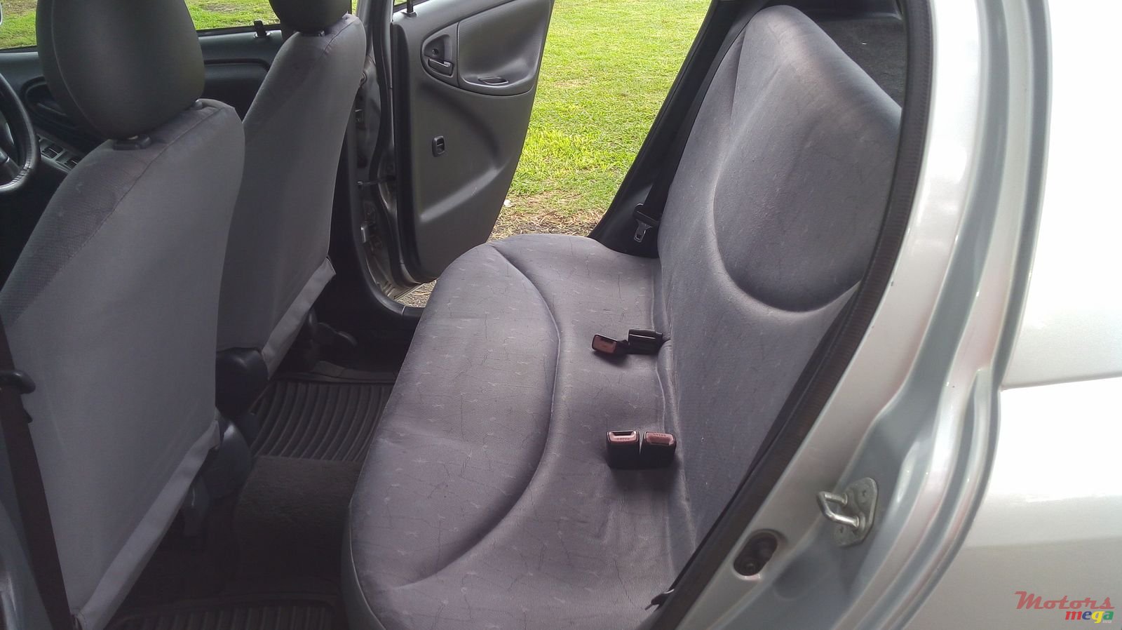 2002' Toyota Vitz photo #6