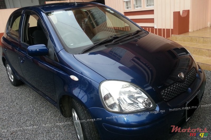 2002' Toyota Vitz photo #2