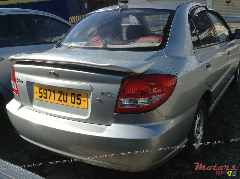 2005' Kia Rio photo #3