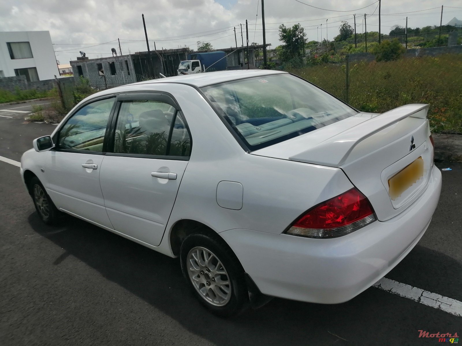 2004' Mitsubishi Lancer photo #4