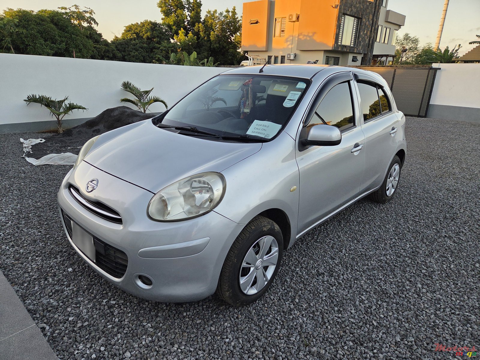 2012' Nissan photo #7