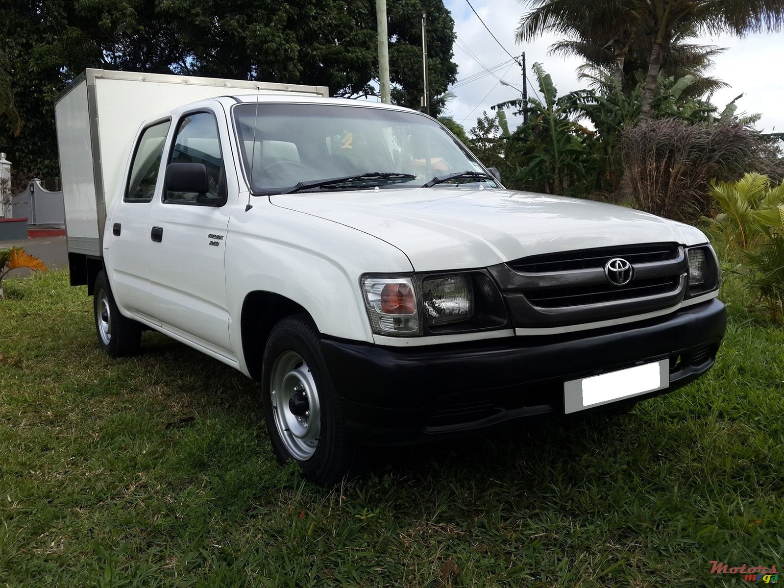 2005' Toyota Hilux photo #1