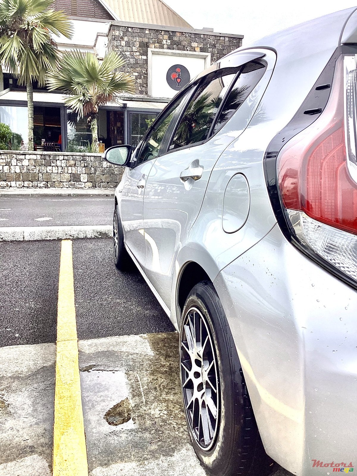 2015' Toyota Aqua photo #6