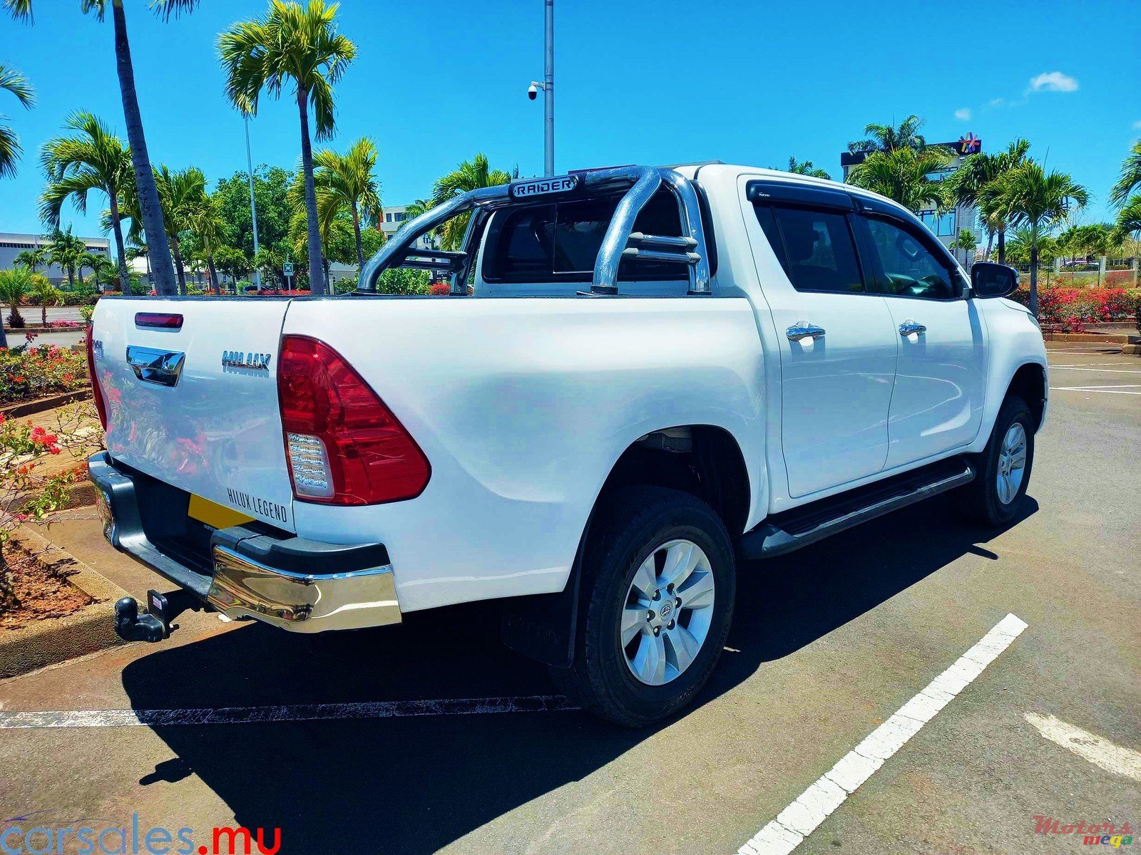 2016' Toyota Hilux Revo 3.0 photo #2