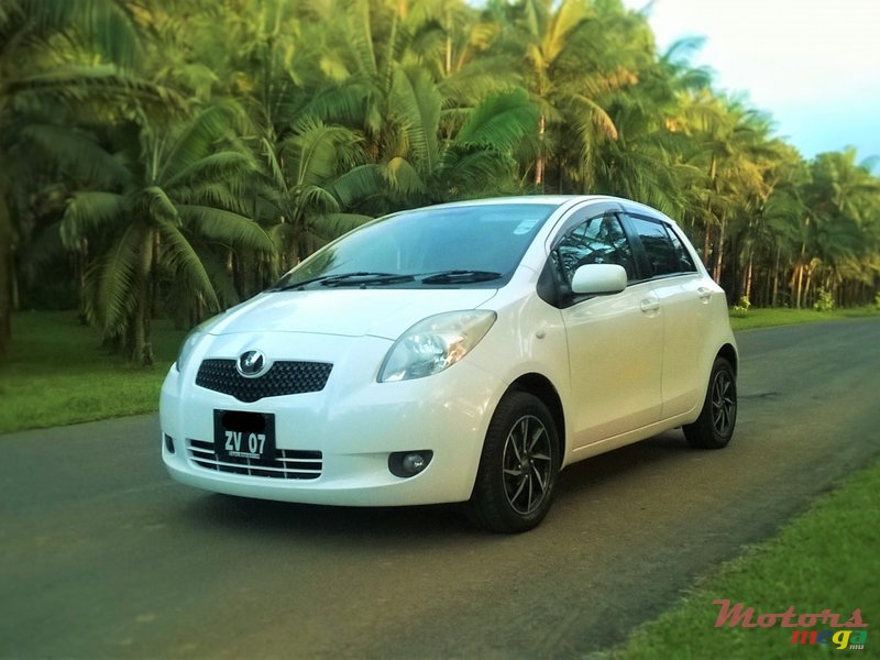 2007' Toyota Vitz 1.3 photo #1