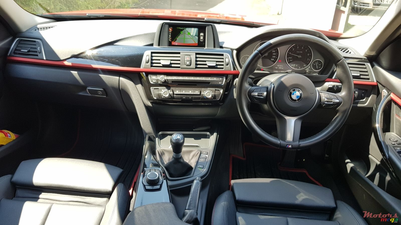 2016' BMW 318 photo #7
