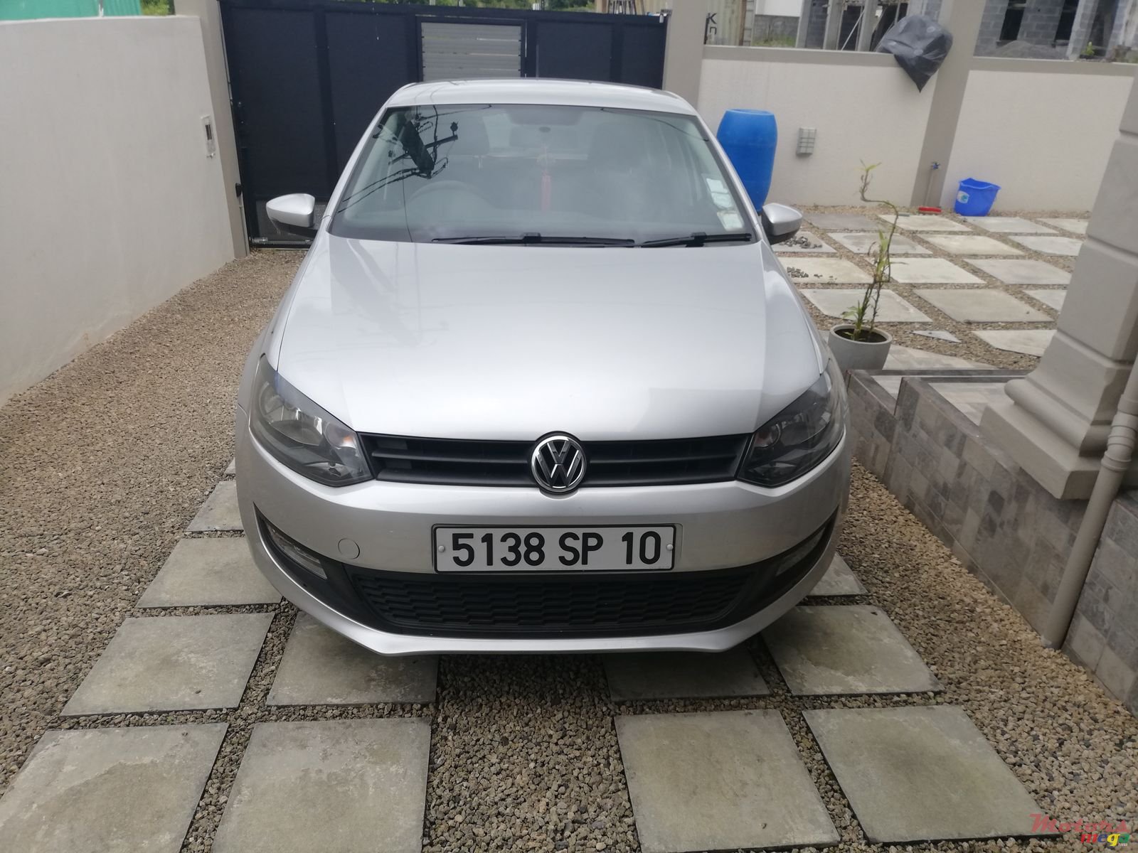 2010' Volkswagen Polo photo #1