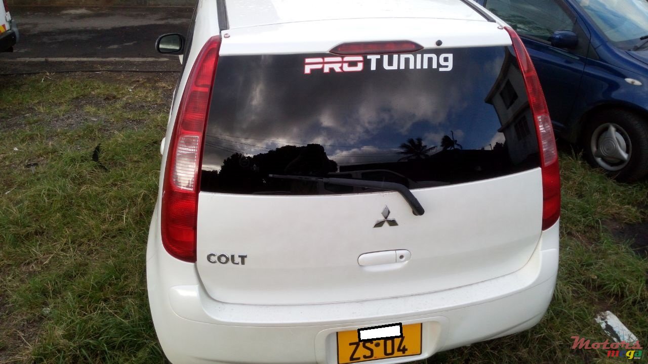 2004' Mitsubishi Colt photo #2