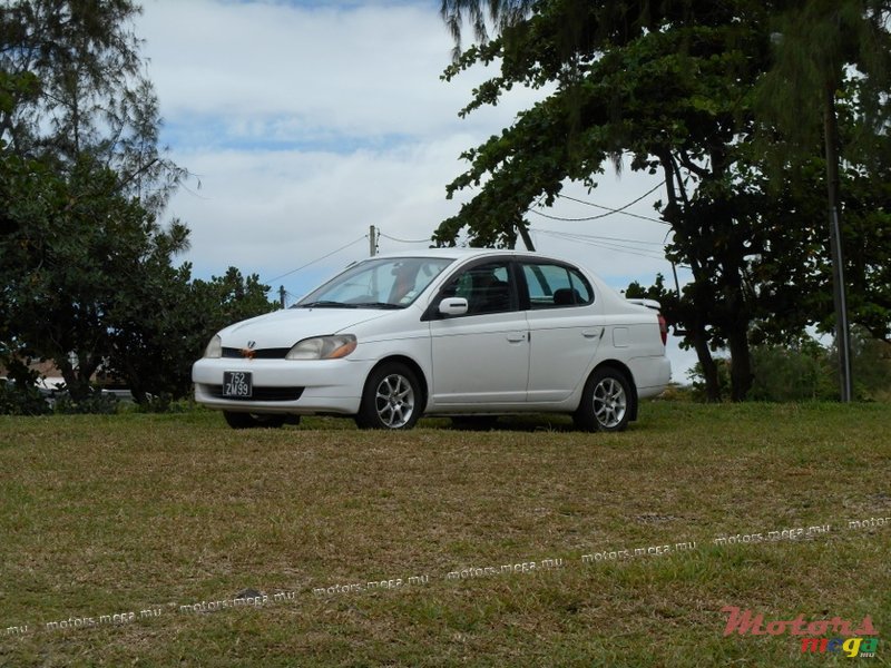 1999' Toyota PLATZ photo #1