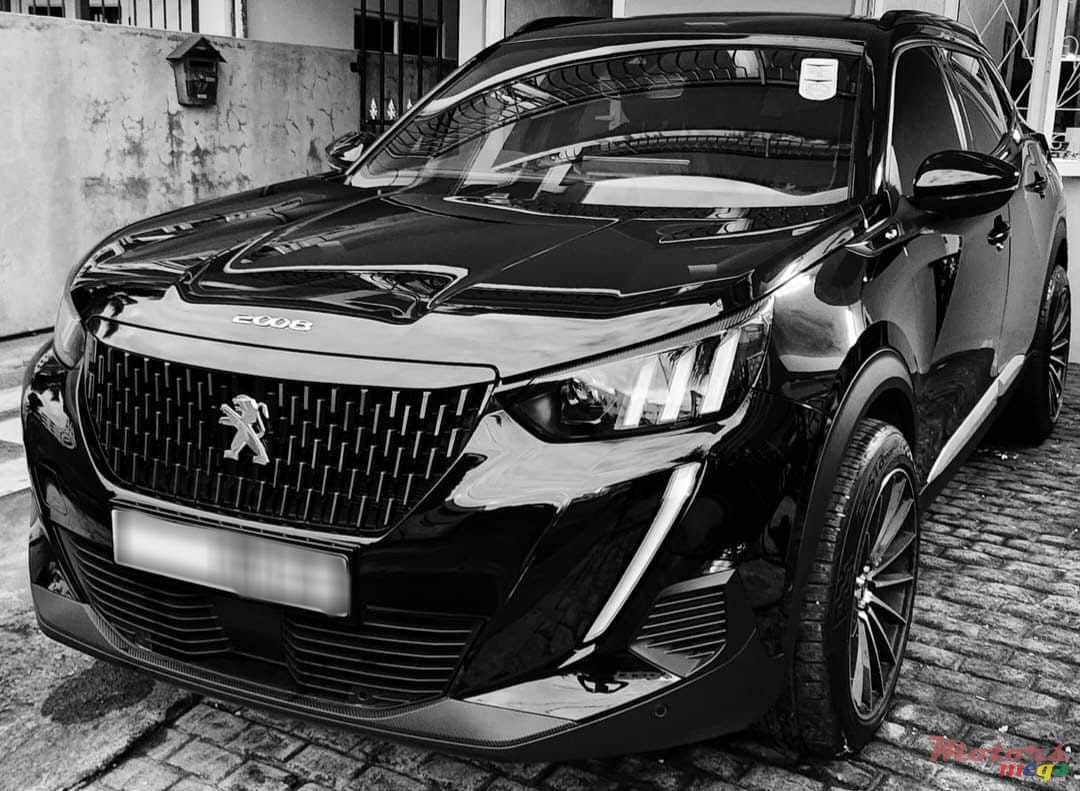 2023' Peugeot 2008 GT photo #1