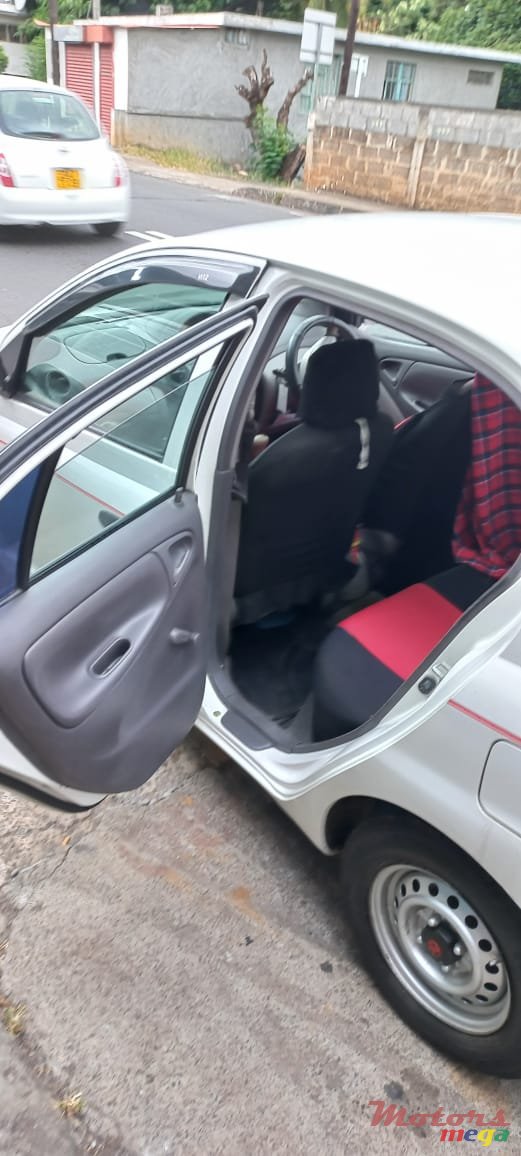 2000' Toyota photo #3