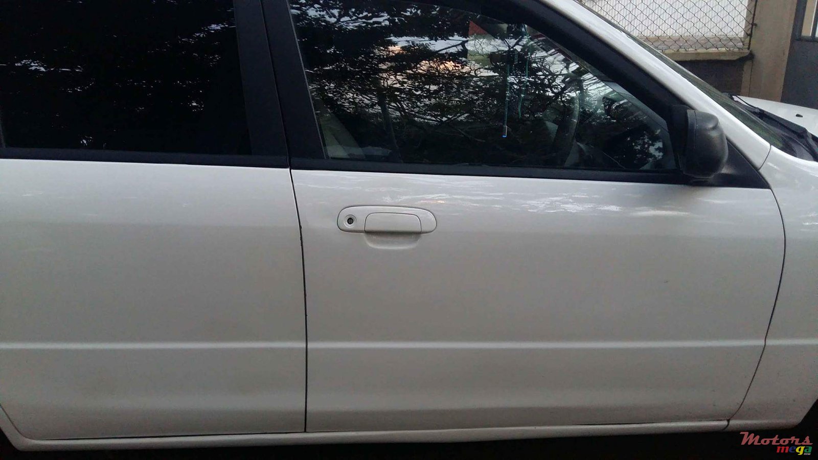 1999' Mazda 323 photo #1