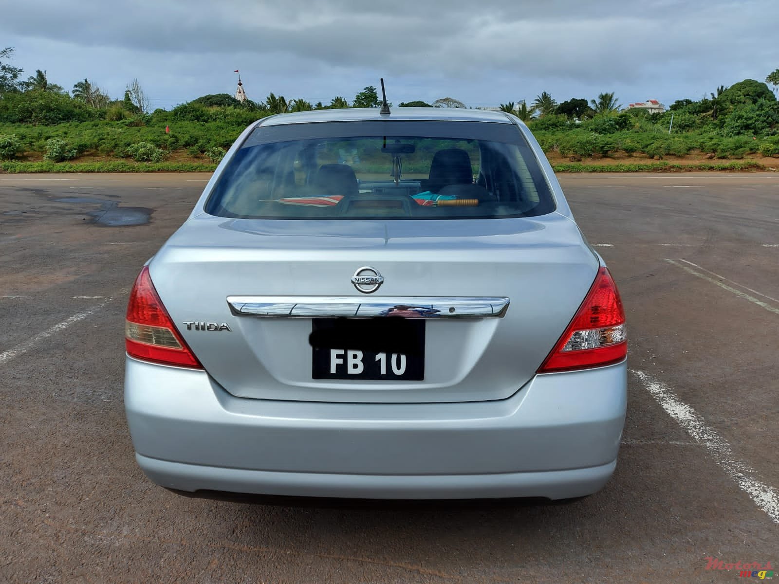 2010' Nissan Tiida photo #6