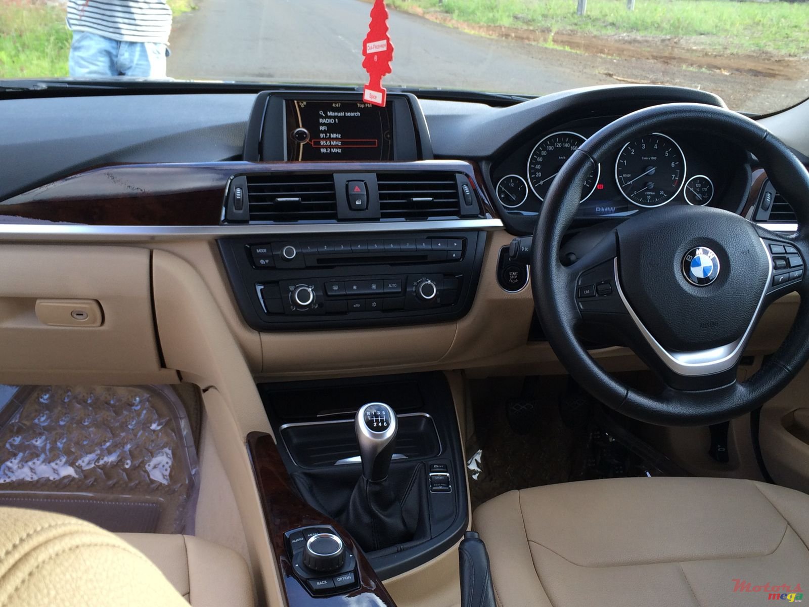 2012' BMW 320 photo #1