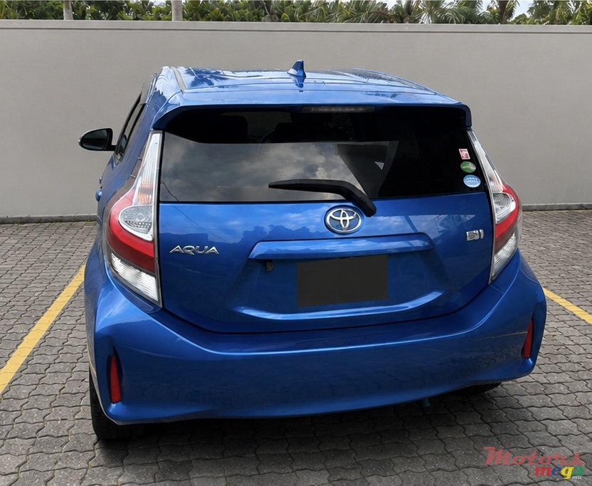 2017' Toyota Aqua photo #2