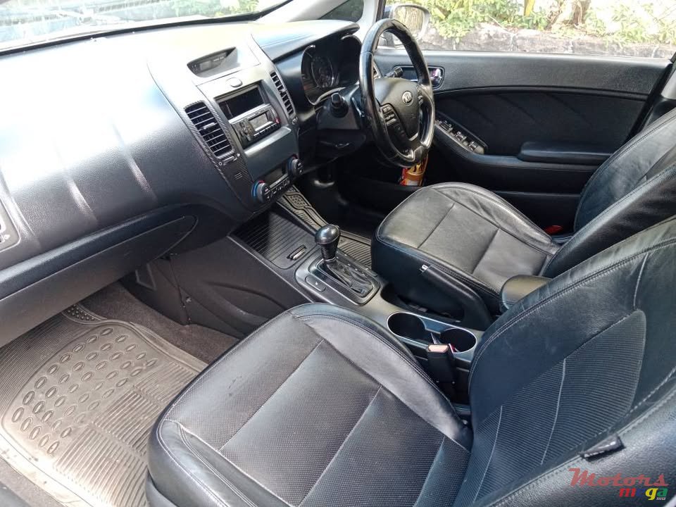 2014' Kia Cerato AUTOMATIC GEAR photo #3