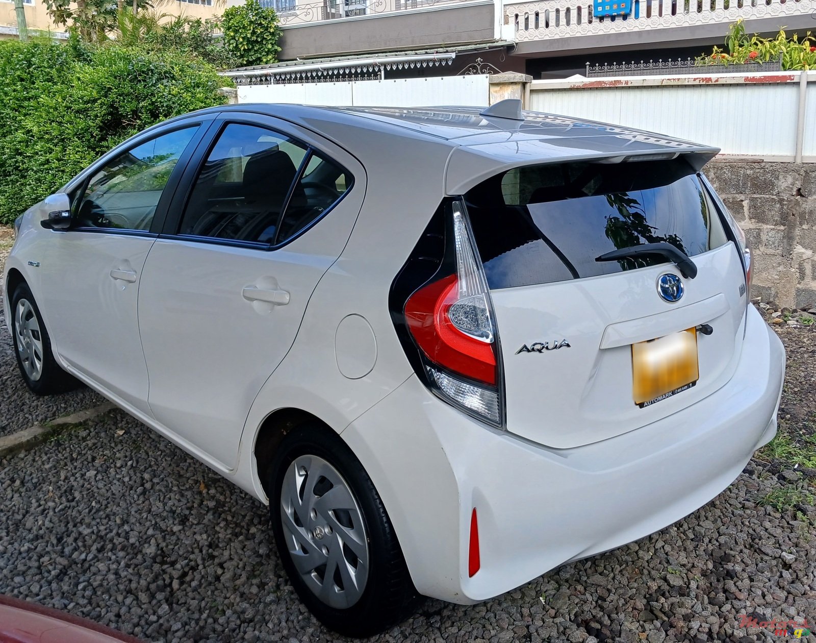 2017' Toyota Aqua New Shape photo #2