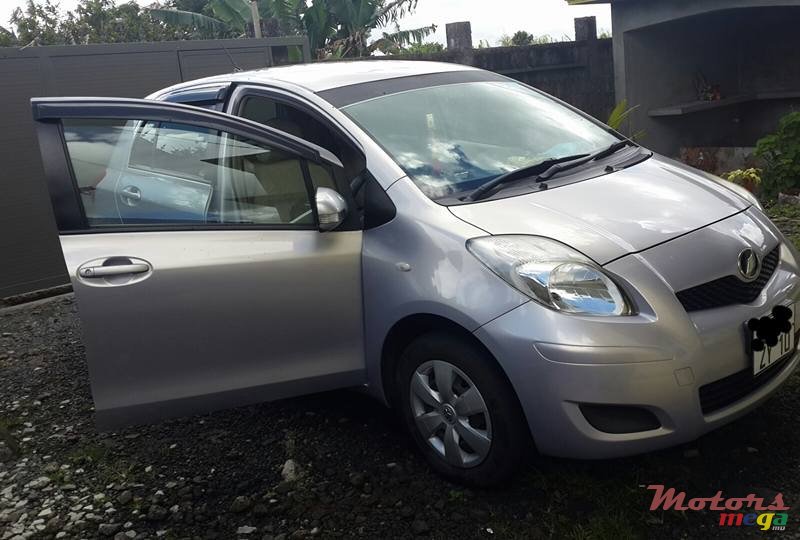 2010' Toyota Vitz photo #3