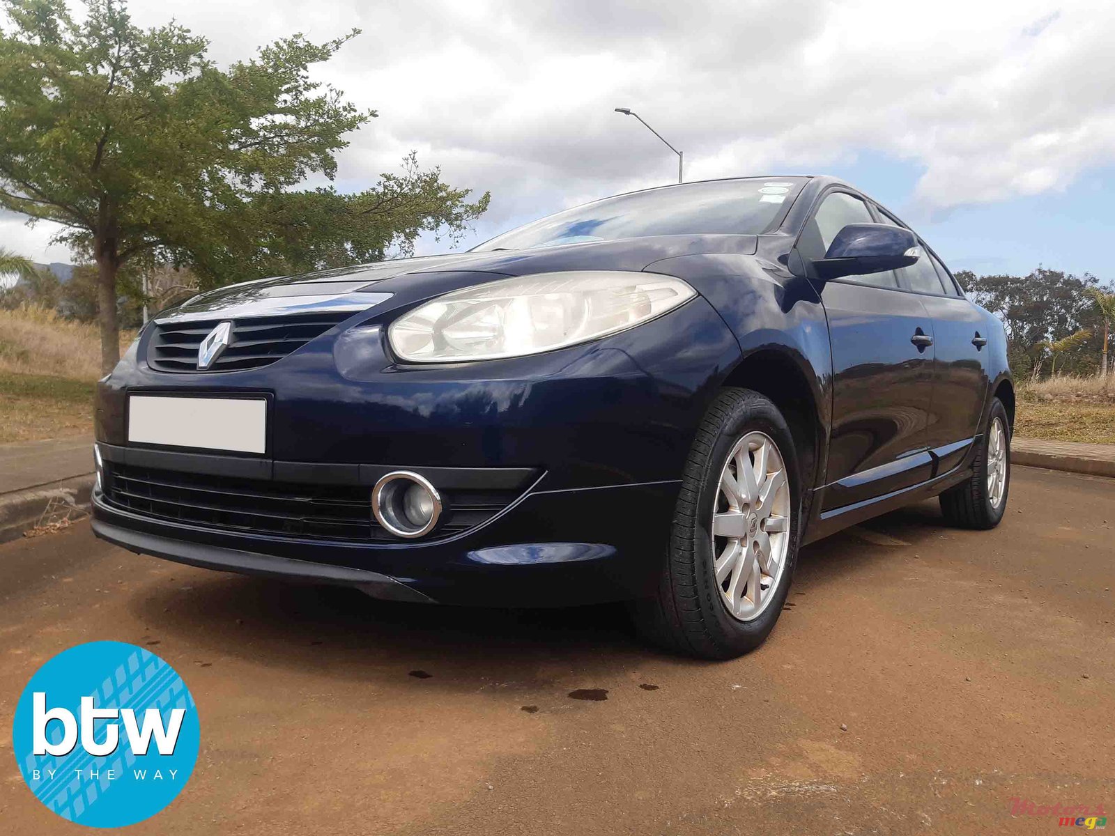 2012' Renault Fluence photo #2