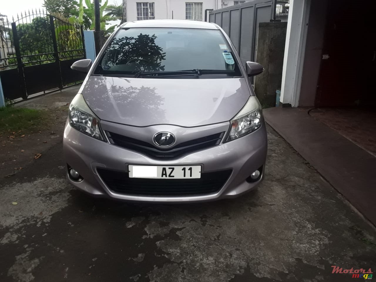 2011' Toyota Vitz photo #1