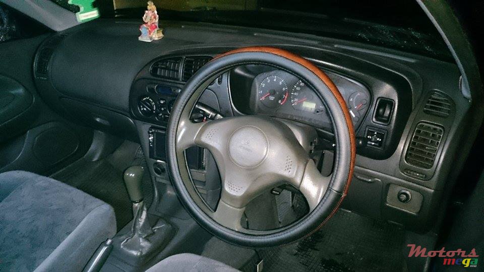 1998' Mitsubishi Lancer photo #11