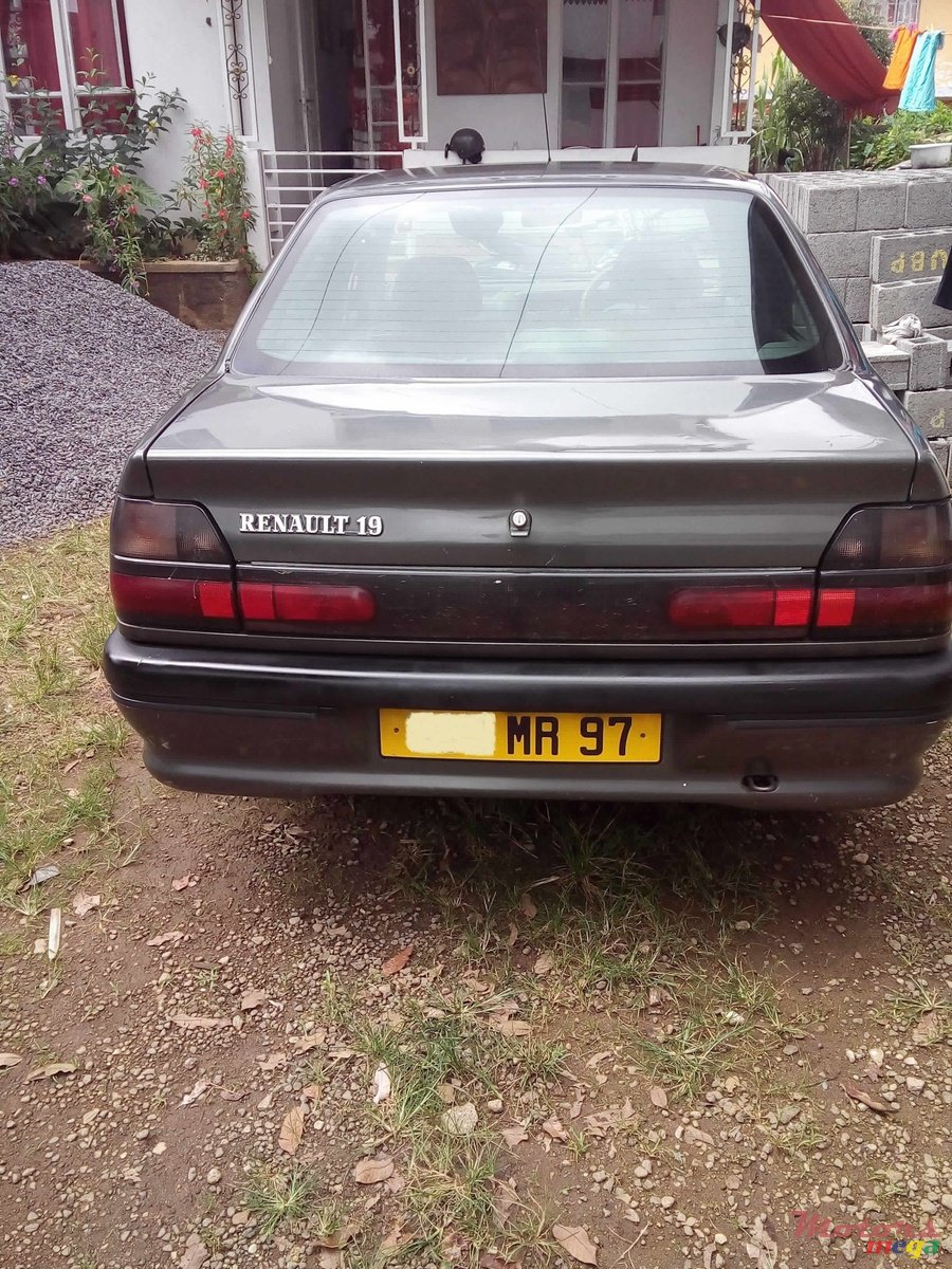 1997' Renault 19 photo #2