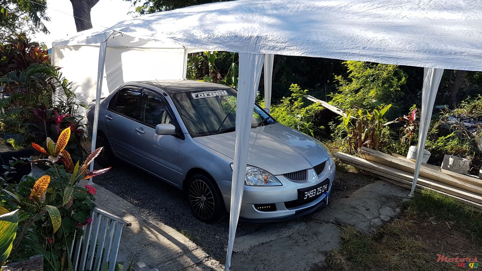 2004' Mitsubishi photo #2