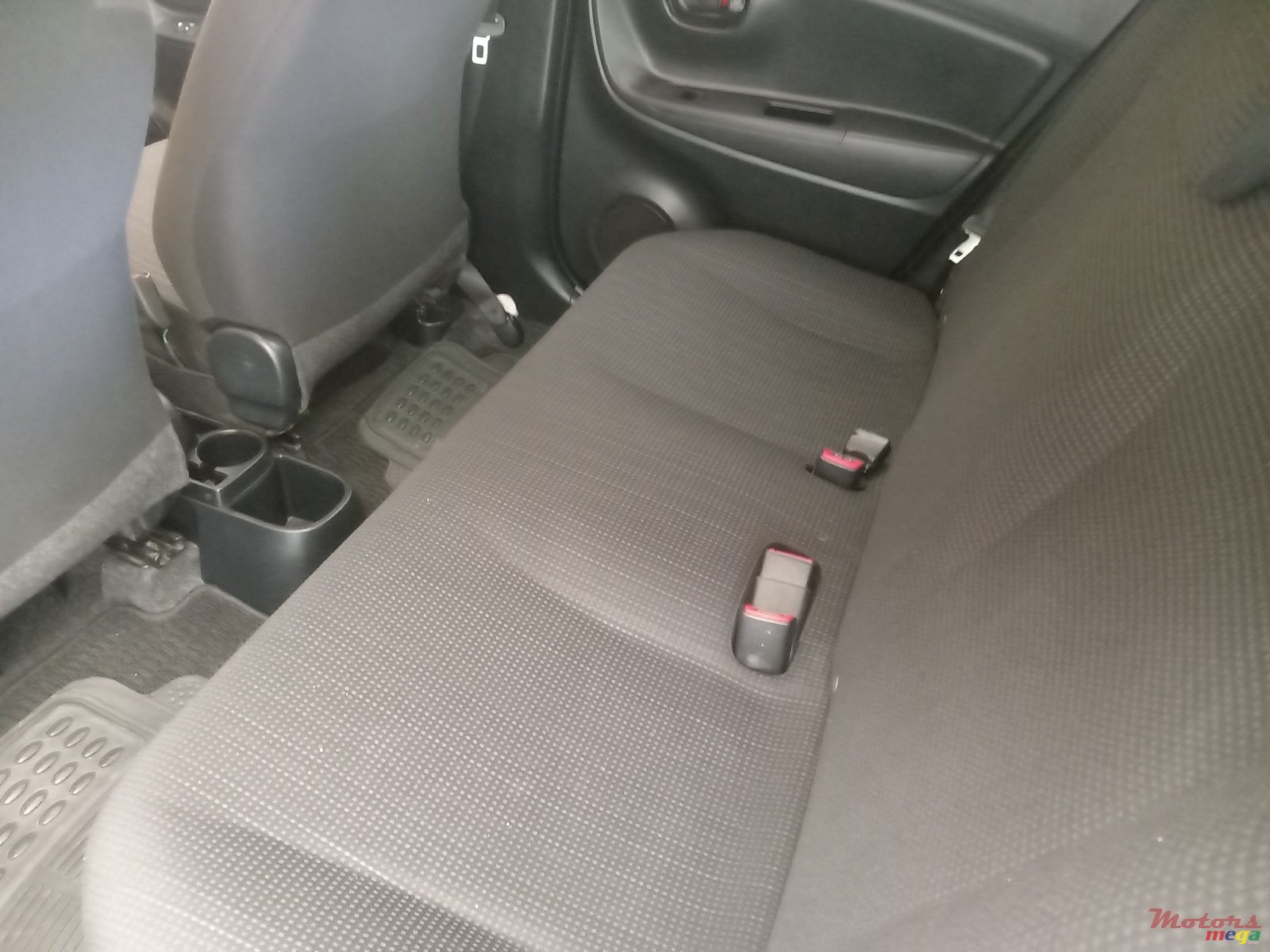 2018' Toyota Vitz photo #4