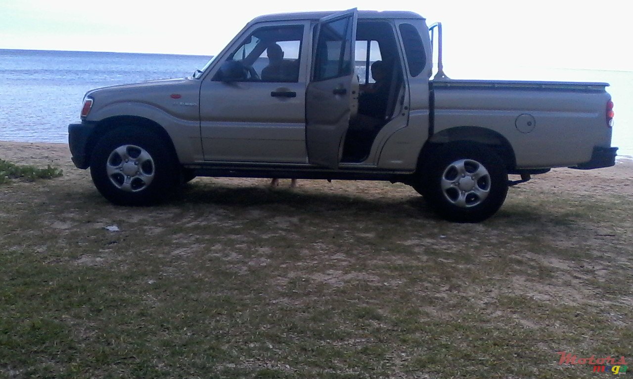 2015' Mahindra Scorpio photo #1