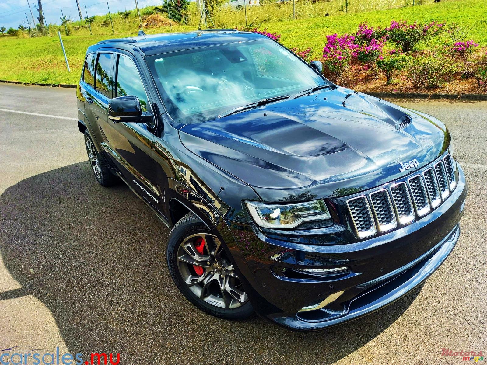 2014&#x27; Jeep Grand Cherokee SRT 6.4L V8 HEMI photo #2