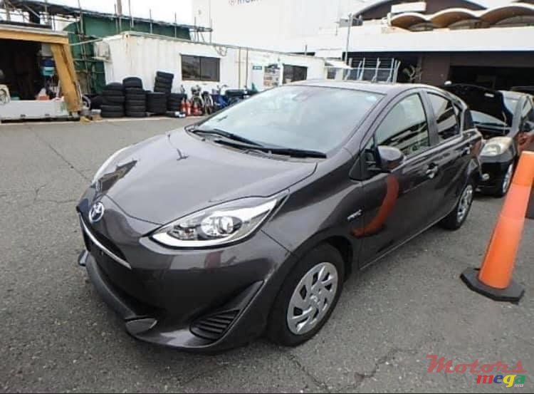 2017' Toyota Aqua photo #1