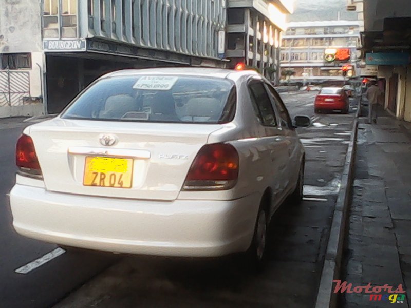 2004' Toyota Vitz platz saloon photo #1