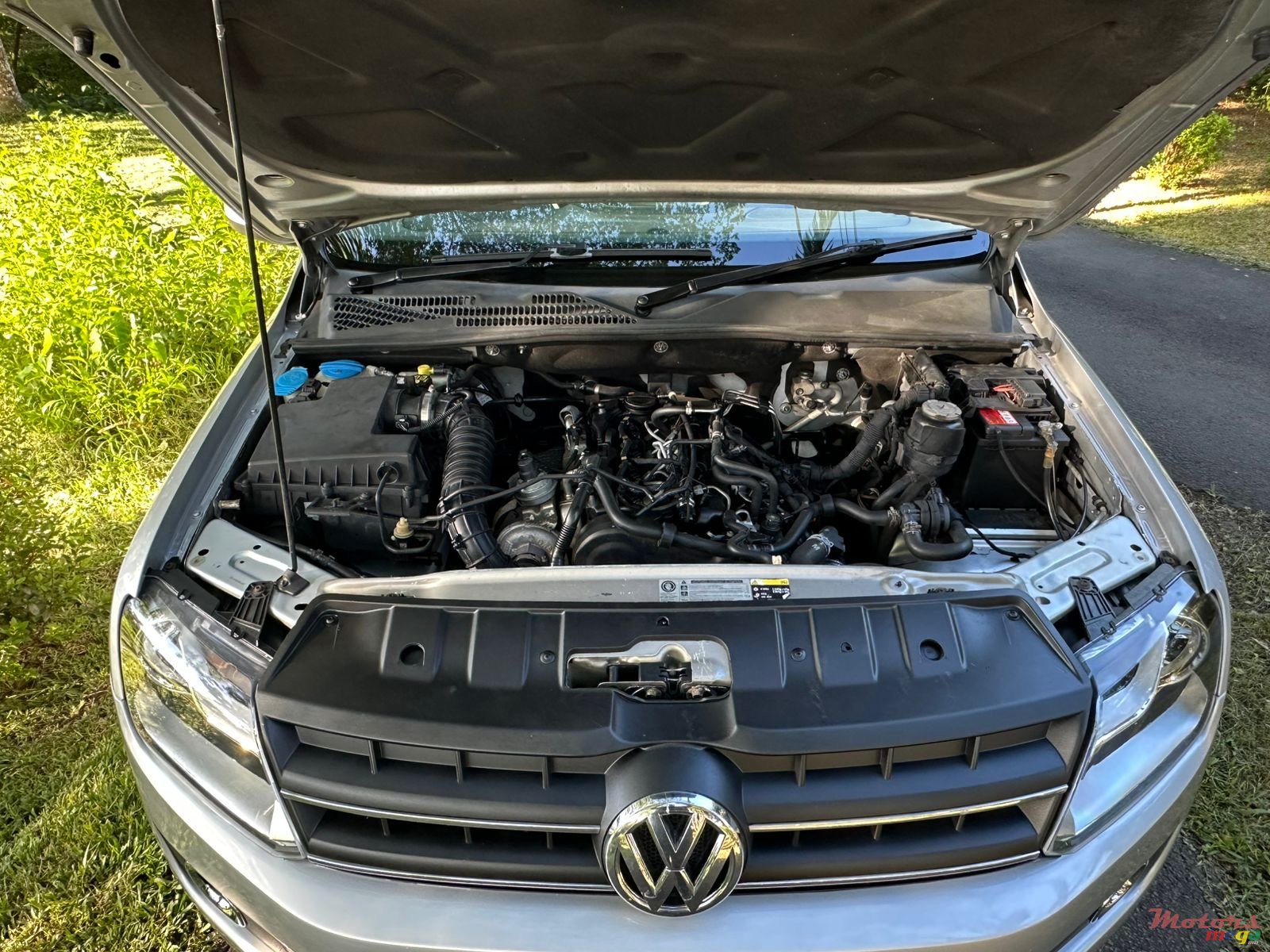 2017' Volkswagen Amarok 2x4 photo #5