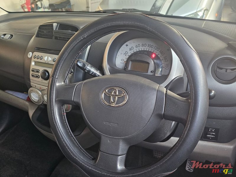 2005' Toyota Passo photo #4