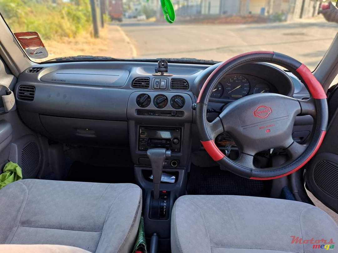 2001' Nissan March photo #7