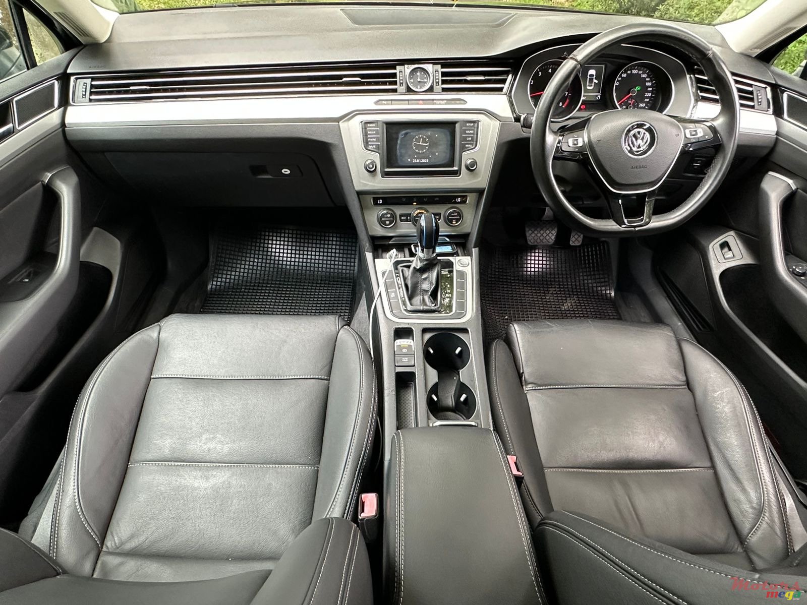 2017' Volkswagen Passat photo #5