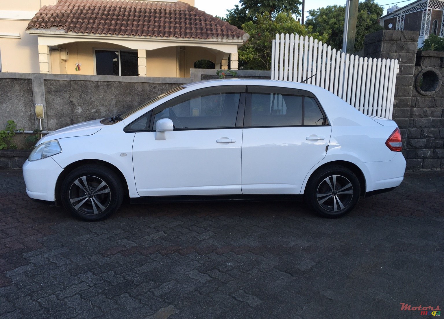 2006' Nissan Tiida photo #1