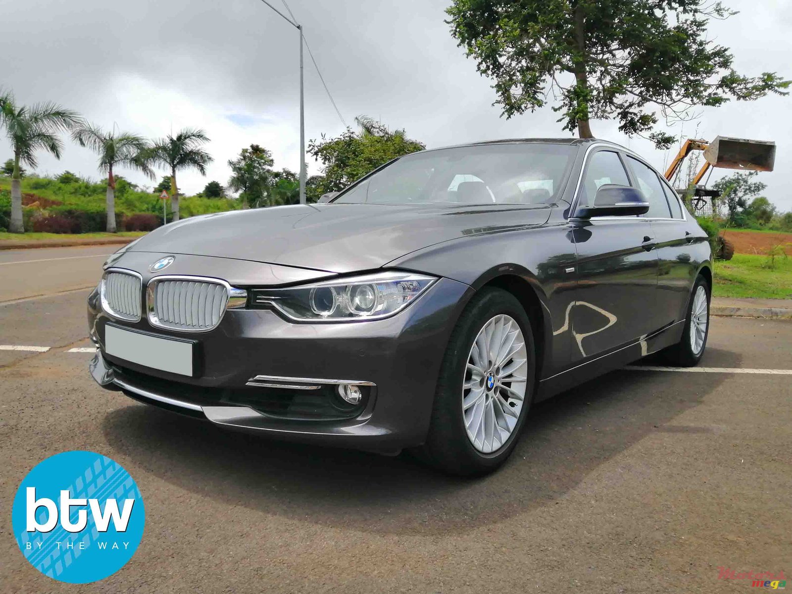 2012' BMW 3 Series photo #2