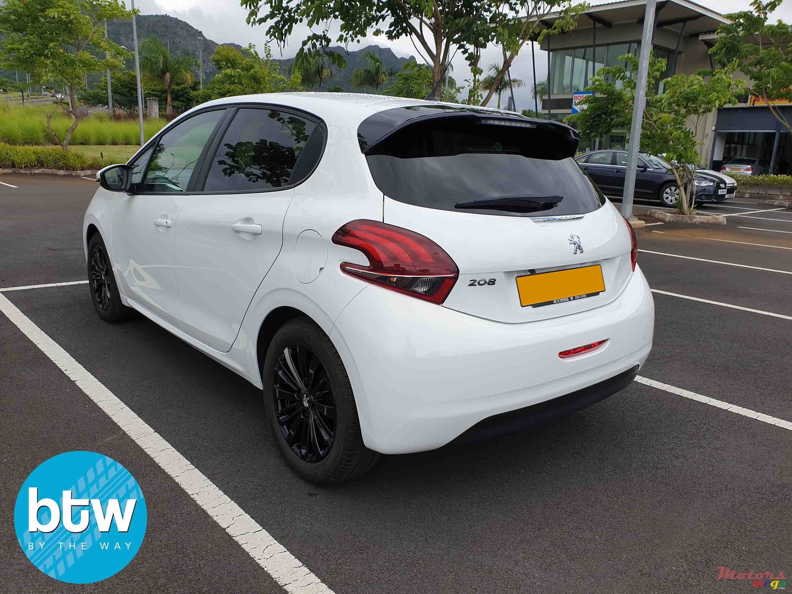 2018' Peugeot 208 PURETECH photo #2