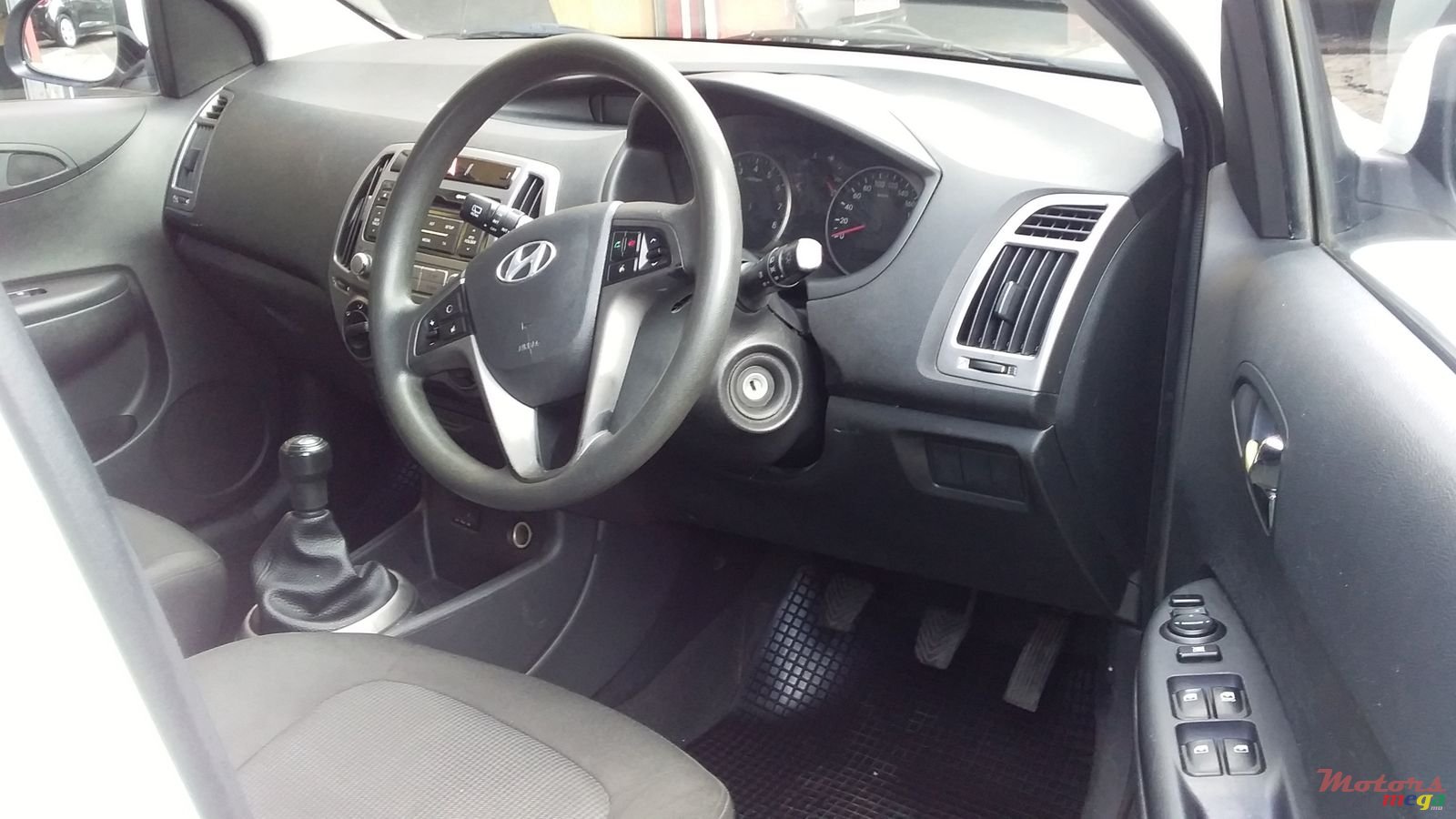 2012' Hyundai i20 photo #3